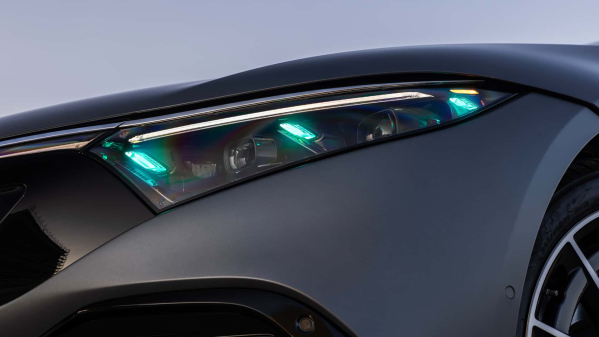 梅赛德斯被批准使用青绿色灯光 来表示自动驾驶模式