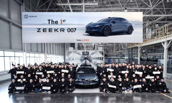 极氪007量产车正式下线 预售22.99万起 12月27日发布