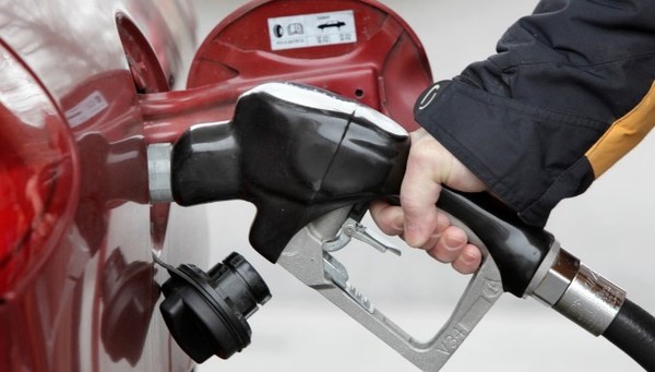国内油价将于元旦后开涨 预计上调0.18-0.20元/升