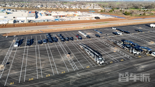 Cybertruck生产规模扩大 出厂车辆被移至更大的停车场