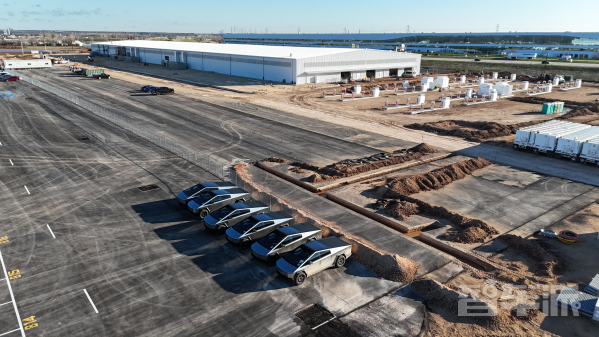 Cybertruck生产规模扩大 出厂车辆被移至更大的停车场