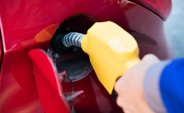 车主注意 国内油价或今日迎来年内第三涨 涨幅不低！
