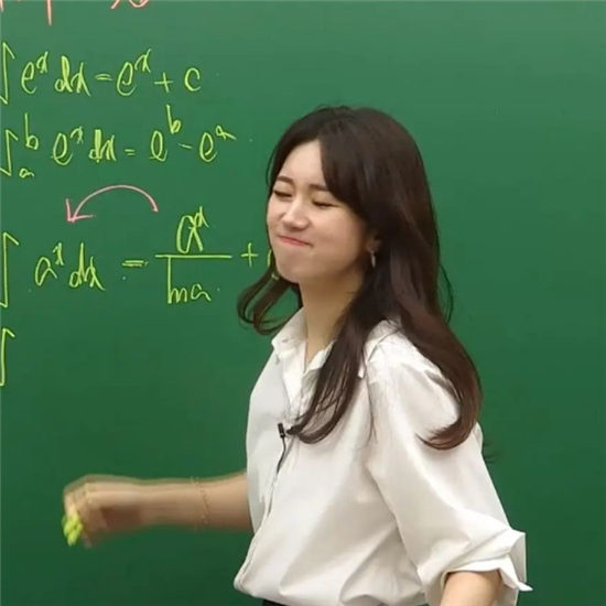 韩国美女数学老师朱睿知 她上课的时候人很多