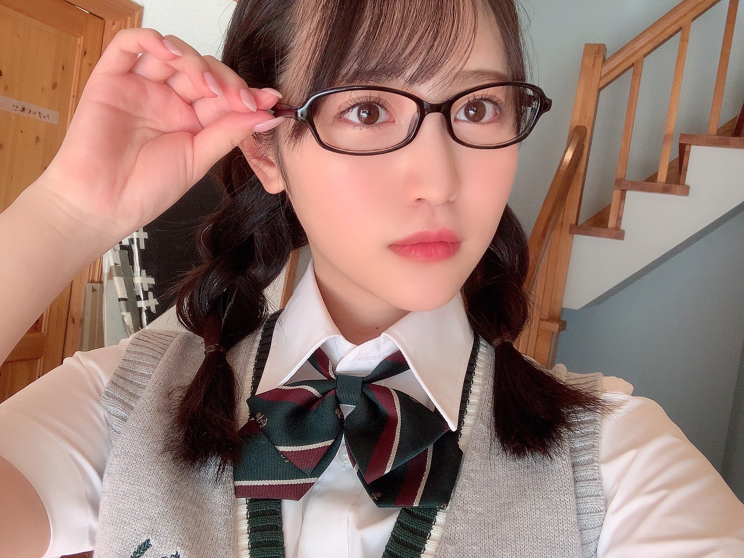 MIDE-908风情万种的小辣椒小野六花制服来袭，和儿时的玩伴终于可以像大人一样玩耍了！